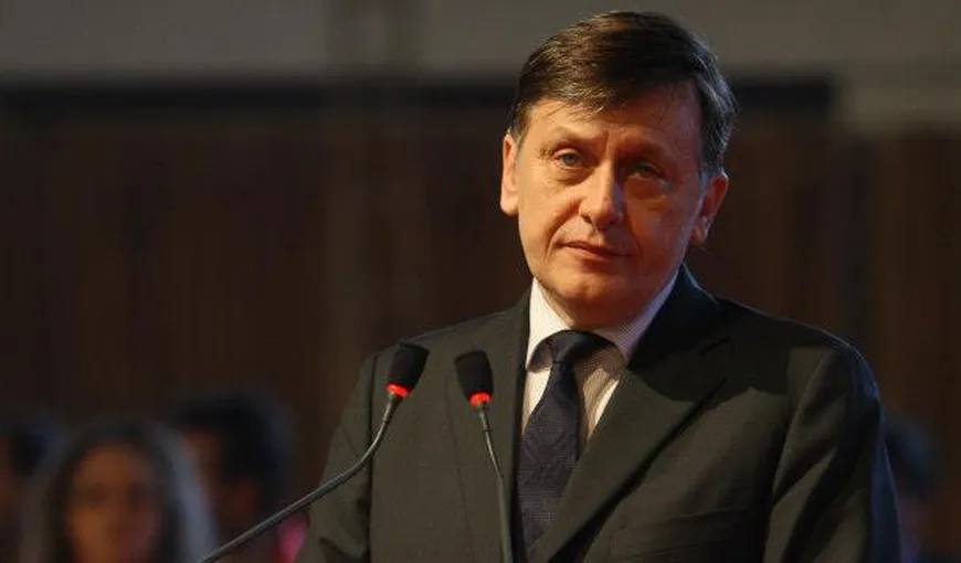 Crin Antonescu: Mă simt jignit să-l văd pe Băsescu bătându-şi joc de partenerul meu