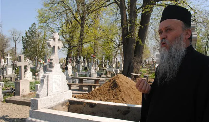 Deshumare istorică într-un cimitir din Botoşani: O enigmă, rezolvată de Biserică