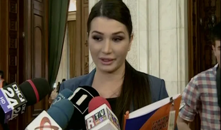 Elena Băsescu vorbeşte despre sarcină: „Cele mai bune sfaturi le primesc de la mama” VIDEO