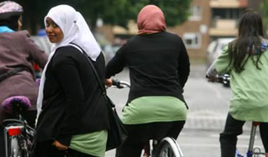 O ţară arabă le permite în sfârşit femeilor să meargă cu bicicleta, cu anumite condiţii