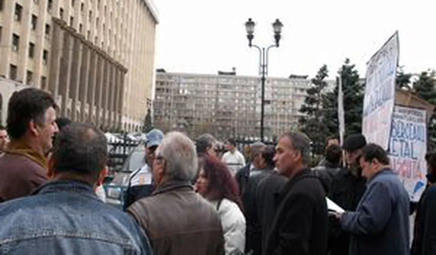 PROTEST al sindicaliştilor din metalurgie, la Guvern: „Salariaţii români = sclavii angajaţilor”