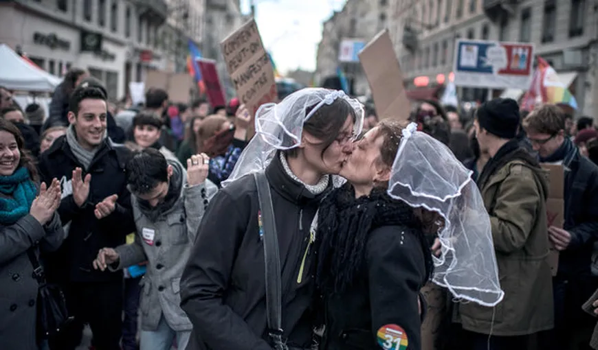 Vot istoric în Franţa: Adunarea Naţională adoptat proiectul care permite casătoriile homosexuale