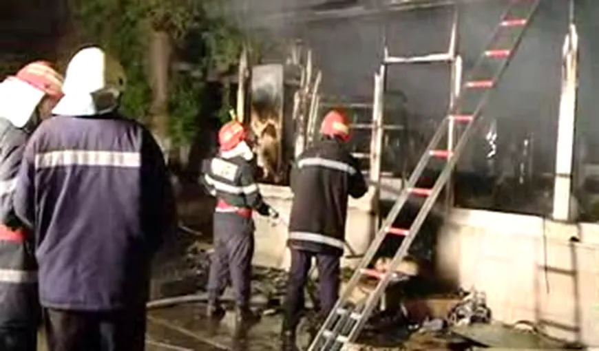 Incendiu de proporţii în Capitală. Un magazin din Piaţa Iancului a fost mistuit de flăcări VIDEO