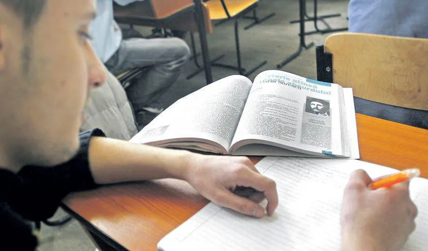 MEN intenţionează să introducă manuale noi începând cu anul şcolar 2013-2014