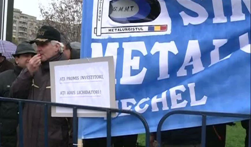 PROTEST la Guvern. Foşti angajaţi ai Mechel au reclamat neplata salariilor compensatorii VIDEO