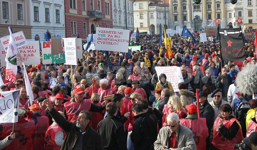 Avertizare MAE pentru românii care circulă în Slovenia: Sâmbătă încep manifestaţii de protest