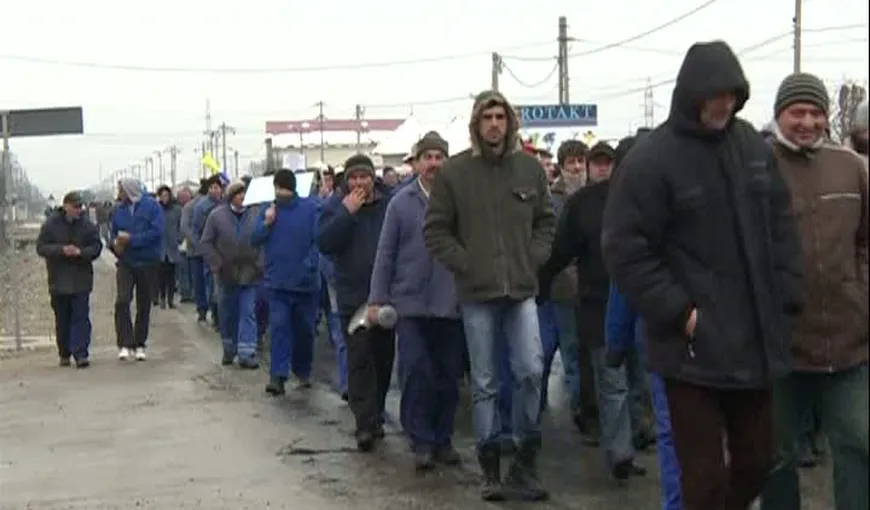 A doua săptămână de proteste la Oltchim. Angajaţii au blocat drumul dintre Rm. Vâlcea şi Horezu
