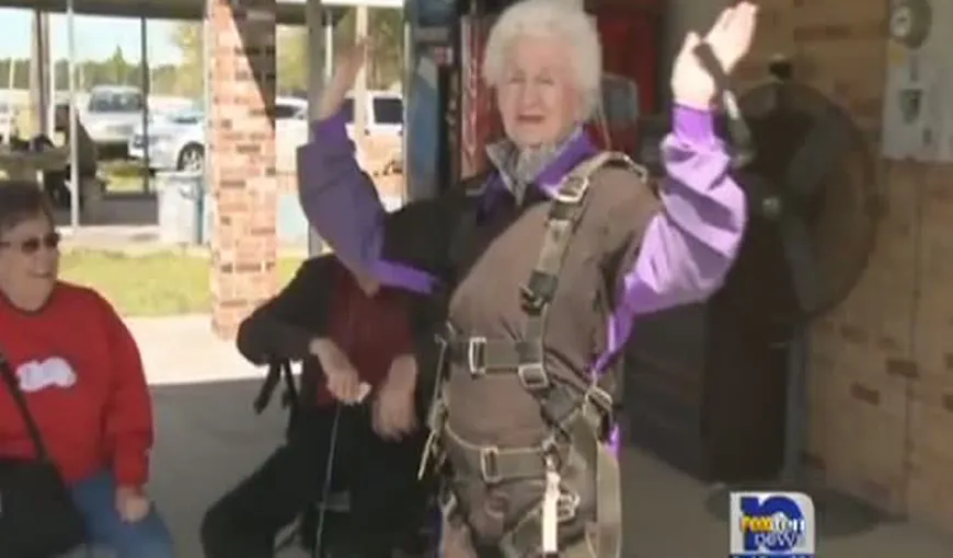 Curaj incredibil: La 90 de ani a sărit cu paraşuta VIDEO