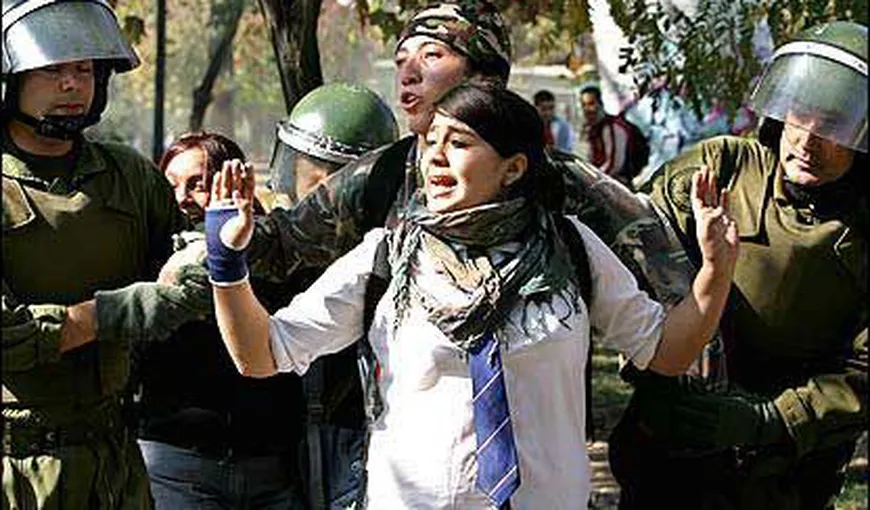 Teatru de război în Chile: Studenţii şi poliţia s-au bătut de „Ziua Tânărului Combatant” VIDEO