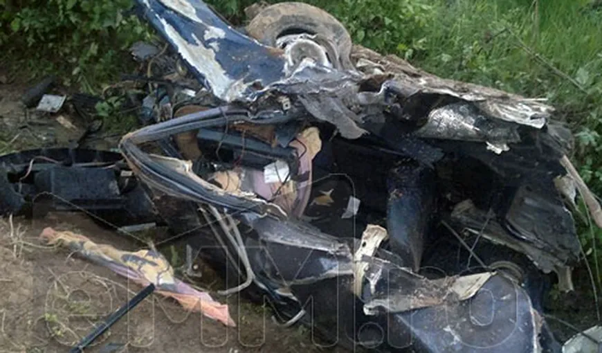 ACCIDENT MORTAL în Maramureş: Un şofer a pierdut controlul maşinii şi s-a izbit de copaci VIDEO