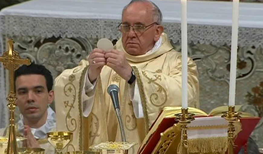 L-a luat somnul rugându-se: Papa Francisc a adormit la rugăciunea de seară. Dumnezeu îl „înţelege”