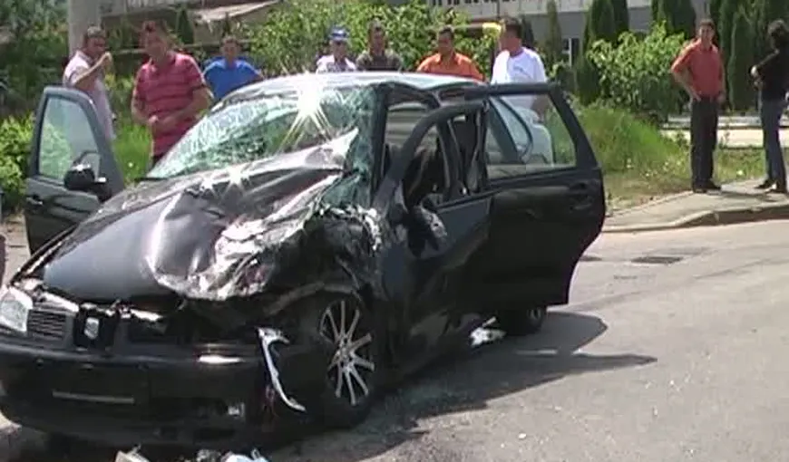 Accident în Baia Mare: Doi oameni au ajuns la spital după ce maşina lor a fost lovită de o betonieră