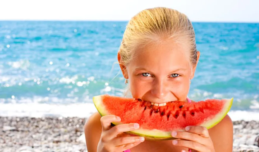 Gustări sănătoase pentru plajă: Ce să mănânci pentru a-ţi menţine silueta