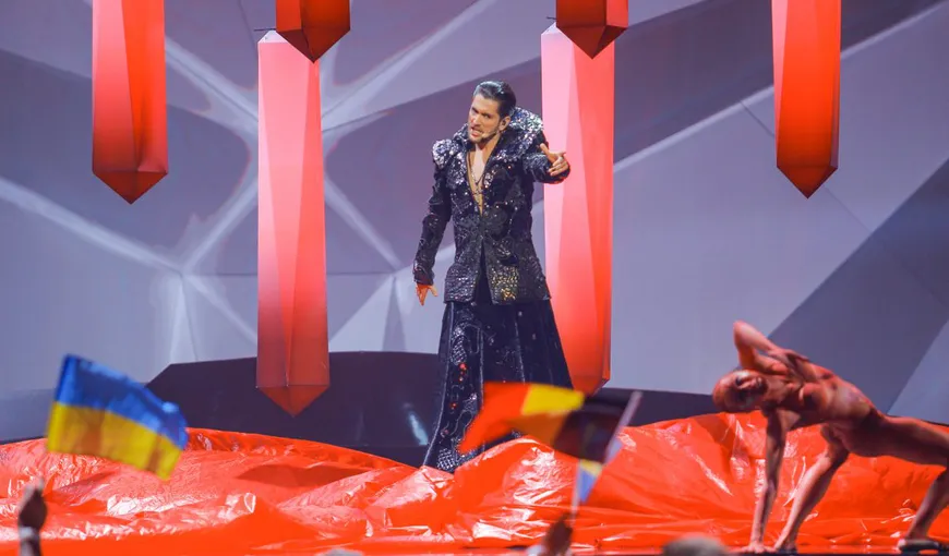 Eurovision 2013: Cezar Ouatu, cea mai bizară apariţie, potrivit presei internaţionale
