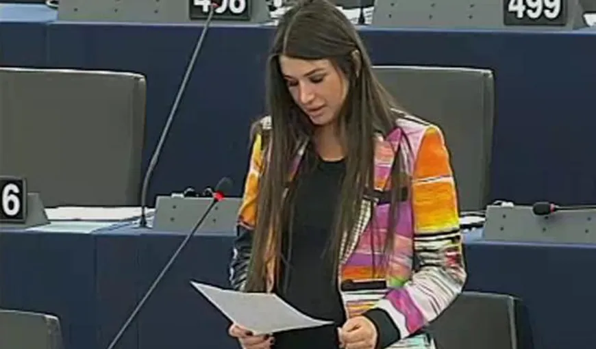 EBA a încercat să spună „estimează”, în Parlamentul European. Vezi ce-a ieşit (VIDEO)