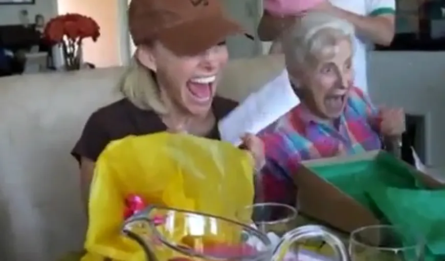 Compilaţie video amuzantă: Cum reacţionează femeile când află că vor deveni bunici