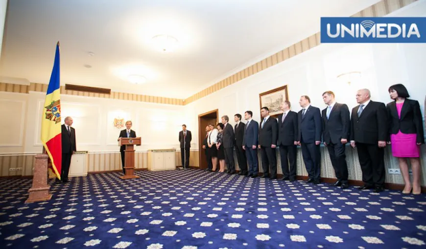 Membrii Guvernului moldovean al premierului Iurie Leancă au fost învestiţi în funcţii