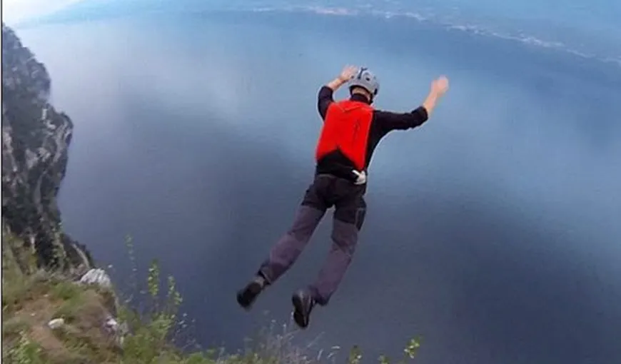 Supravieţuire miraculoasă. A plonjat în gol de la 300 de metri, dar a scăpat cu viaţă VIDEO