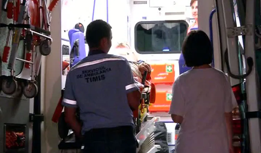 BĂTAIE CU BÂTE în Timiş: Doi tineri au ajuns în spital VIDEO
