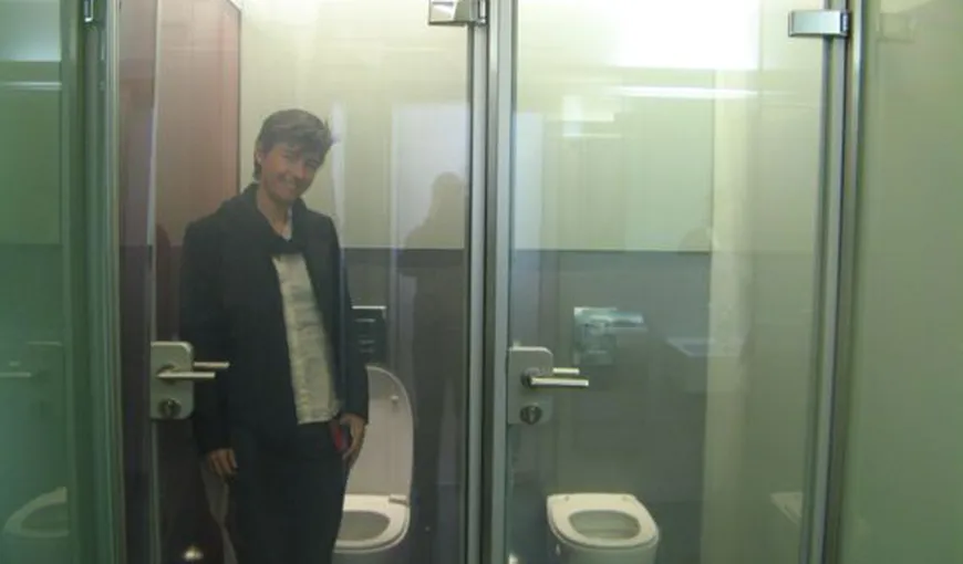 Cea mai PERVERSĂ toaletă din LUME. Totul este la vedere FOTO&VIDEO