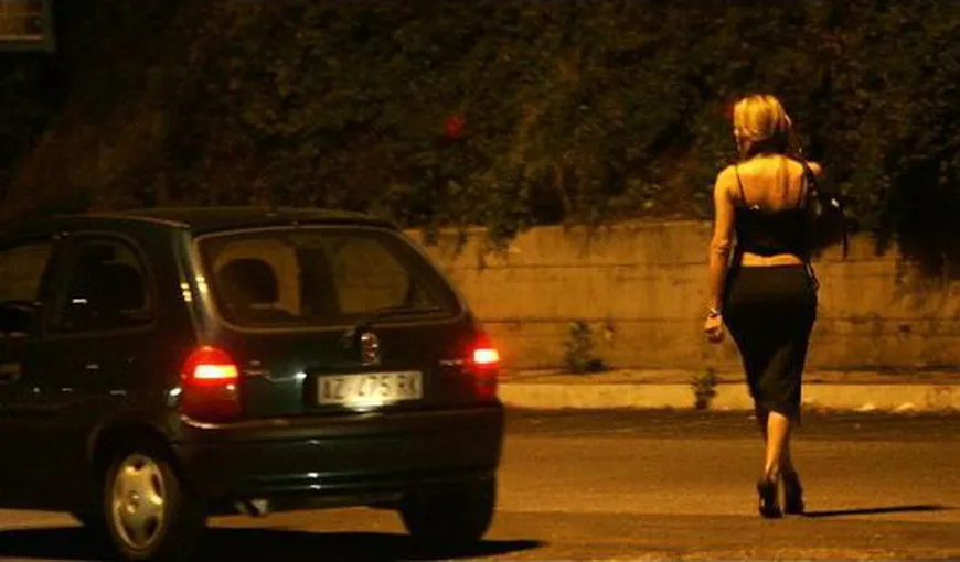 Doi proxeneţi români au fost arestaţi în Italia. Ei racolau fetele dintr-un bar din Brăila