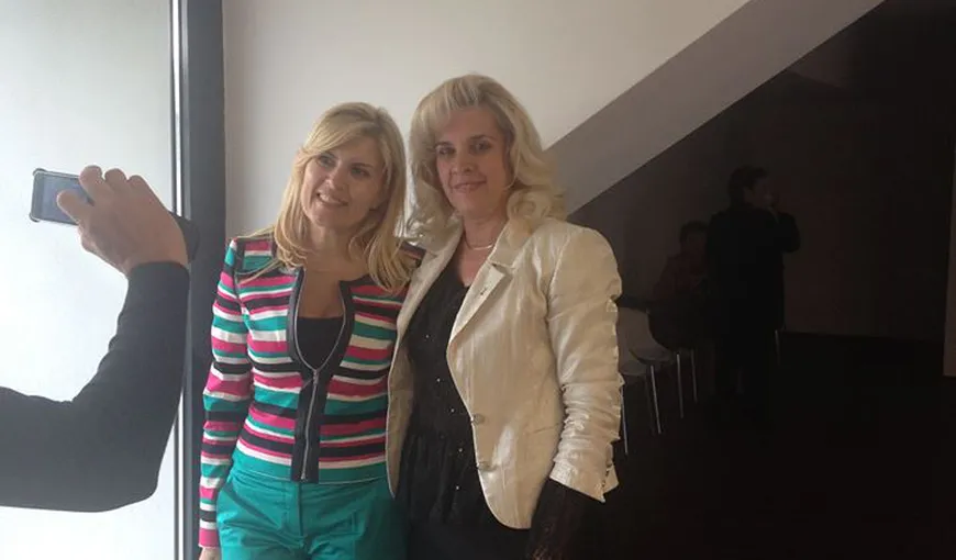 Elena Udrea s-a întâlnit la o cafea cu una dintre câştigătoarele concursului „50.000 de LIKE-uri”