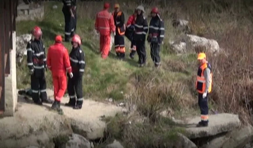 ÎNFIORĂTOR. Cadavrul unei femei FĂRĂ CAP, mâini şi picioare, găsit în râul Argeş