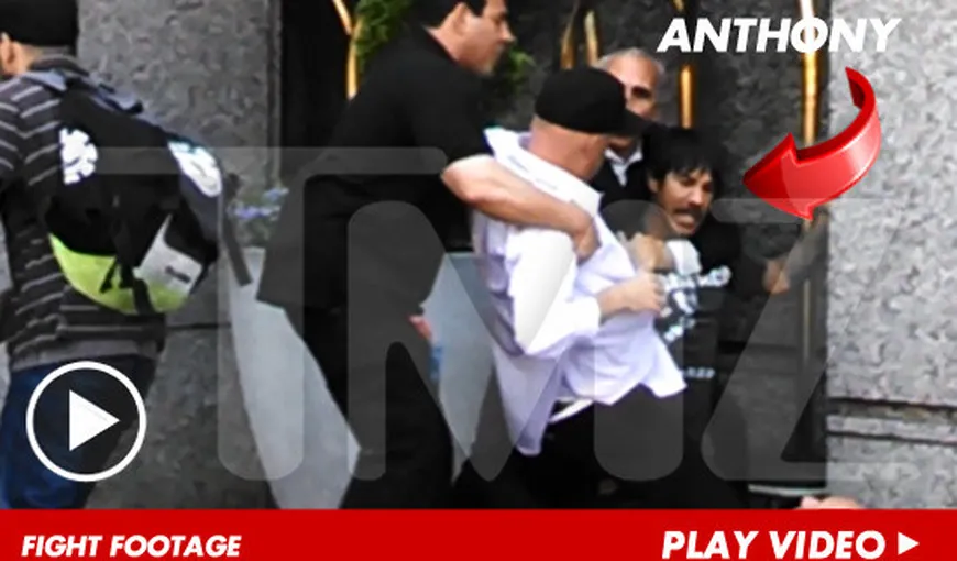 Solistul Red Hot Chili Peppers s-a bătut cu un bodyguard. VEZI CE MOTIV A AVUT VIDEO