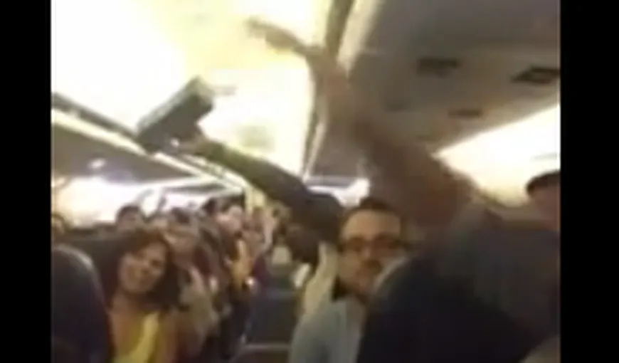 INEDIT: Cum au ironizat pasagerii o compania aeriană pentru o întârziere de trei ore VIDEO