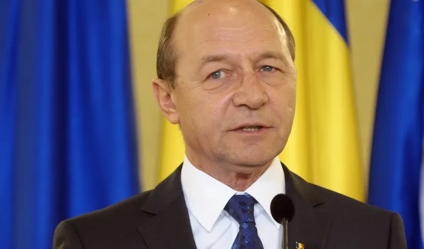 Băsescu: Suntem datori să cinstim memoria eroilor, să privim cu respect către trecut