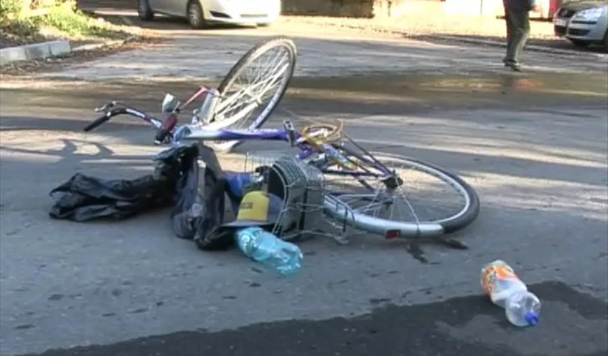 Accident de CASCADORII RÂSULUI: O biciclistă beată a lovit o maşină