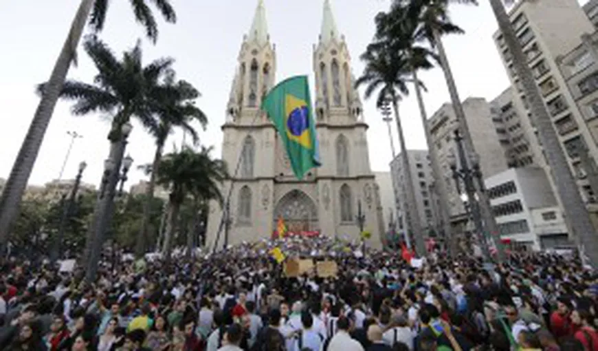 Prima victorie a protestatarilor din Brazilia. Autorităţile reduc tarifele la transportul în comun