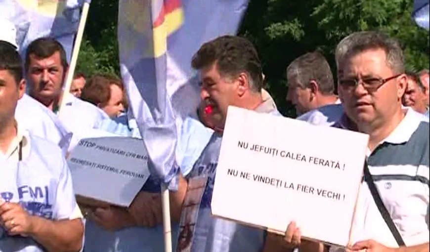 100 de angajaţi ai CFR Marfă au protestat împotriva privatizării companiei