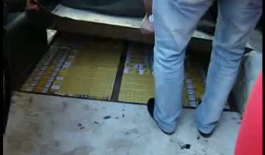 Microbuz „tapetat” cu ţigări de contrabandă