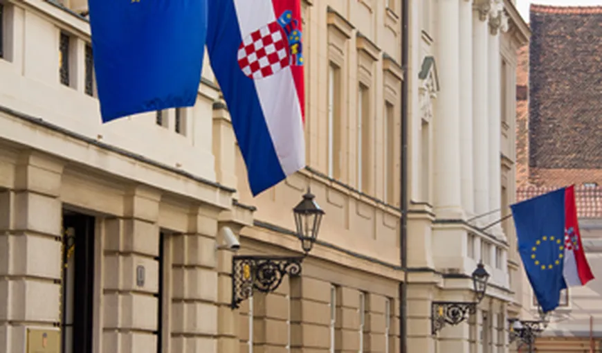 Liderii Uniunii Europene salută aderarea Croaţiei şi deschid calea Serbiei