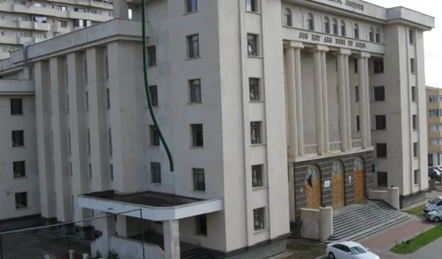 Preşedintele suspendat al Tribunalului Dâmboviţa, judecat pentru trafic de influenţă