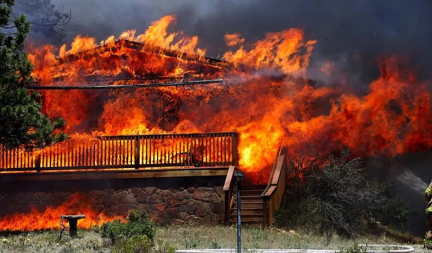 Mii de oameni au fost evacuaţi în statul american Colorado, din cauza incendiilor de vegetaţie