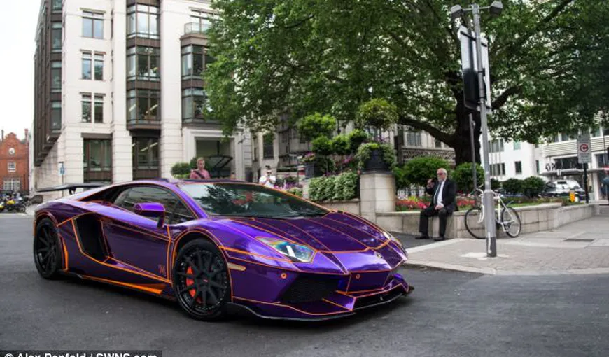 Un Lamborghini fosforescent a fost confiscat de poliţia londoneză. Cui îi aparţinea bolidul VIDEO