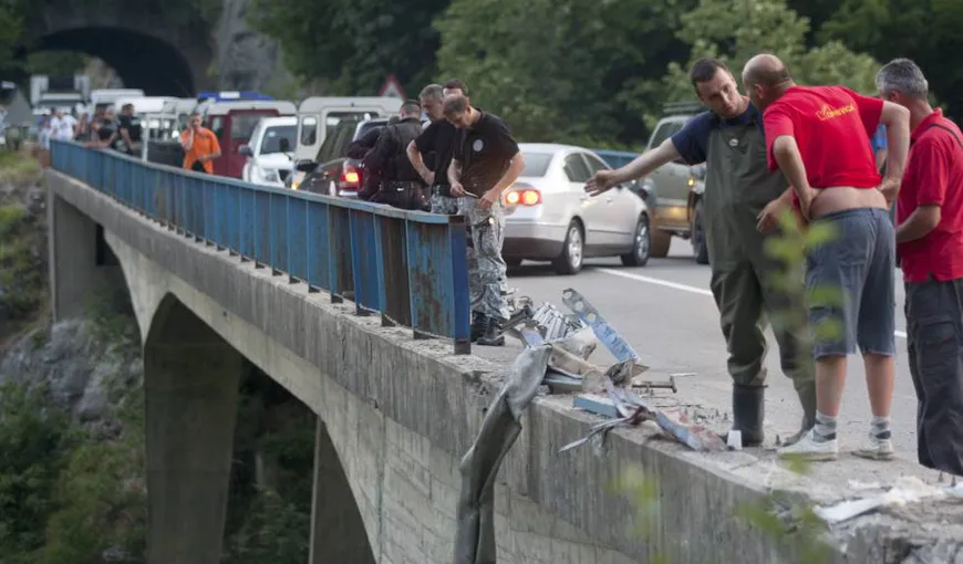 Familiile decedaţilor în accidentul din Muntenegru, anunţate de poliţişti şi psihologi