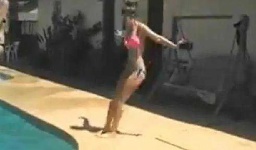 PROSTIA DOARE: Cum îşi rupe o blondă picioarele la piscină VIDEO