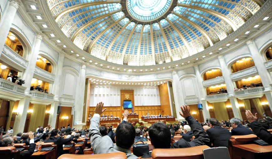 Antonescu: Parlamentul se va reuni miercuri în şedinţă comună pentru Statutul parlamentarilor