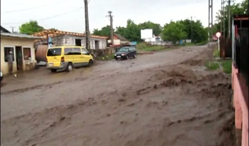 Viiturile fac RAVAGII în Moldova: Un sat din Iaşi a fost MĂTURAT de ape VIDEO