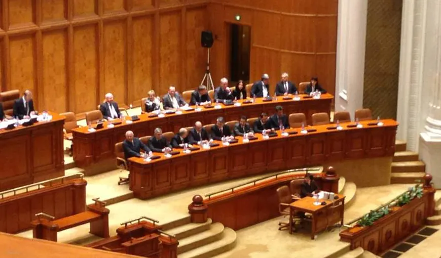 Parlament: A început şedinţa de plen în care se votează conducerea ASF şi referendumul lui Băsescu