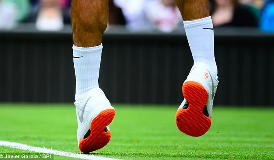 Pantofii lui Federer îi deranjează pe şefii de la Wimbledon. Elveţianul trebuie să-i schimbe