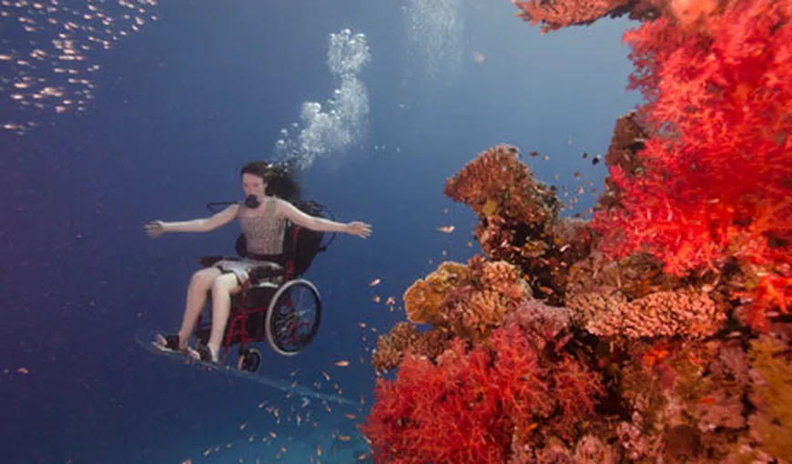 Balet subacvatic în scaun cu rotile: Cum şi-a transformat o britanică handicapul în artă  VIDEO