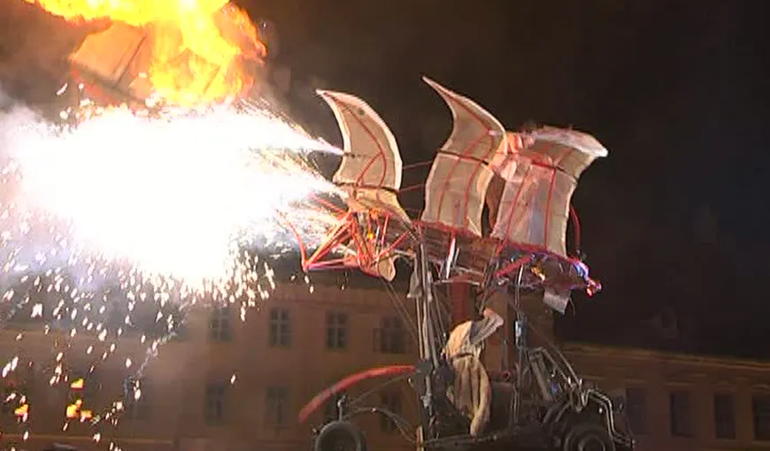Spectacol incendiar la festivalul de teatru. Maşinării de zbor şi efecte pirotehnice, în Sibiu