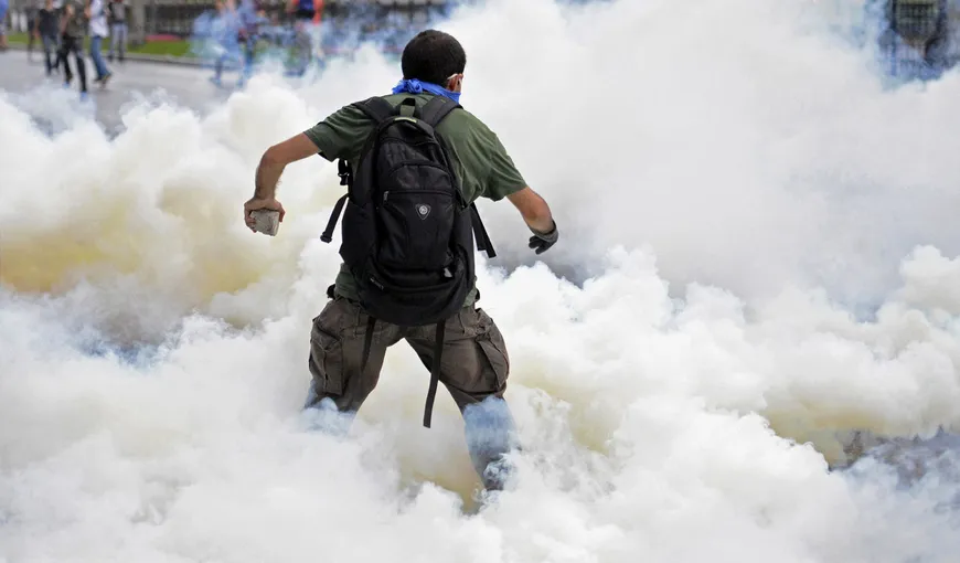 Manifestanţii turci au dezarmat poliţia: Forţele de ordine au rămas fără gaze lacrimogene