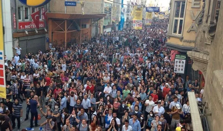 MAE îi avertizează pe românii care merg în Turcia să evite aglomeraţia şi manifestaţiile de protest