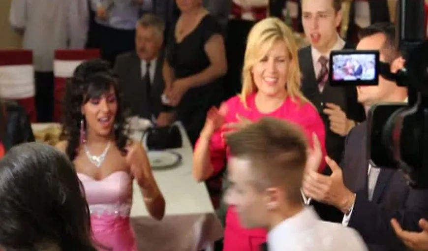 Elena Udrea a dansat pe muzică populară la petrecerea handbalistelor de la HCM Baia Mare VIDEO