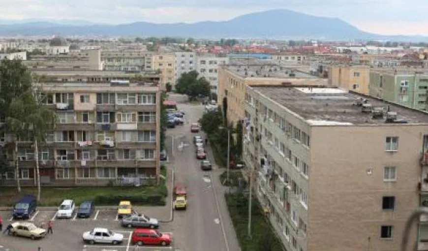 Răsturnare de situaţie în cazul bărbatului din Braşov căzut de la etajul 3. Un vecin a fost arestat